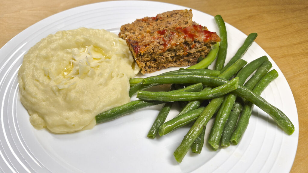 Meatloaf with mashed potatoes and green beans